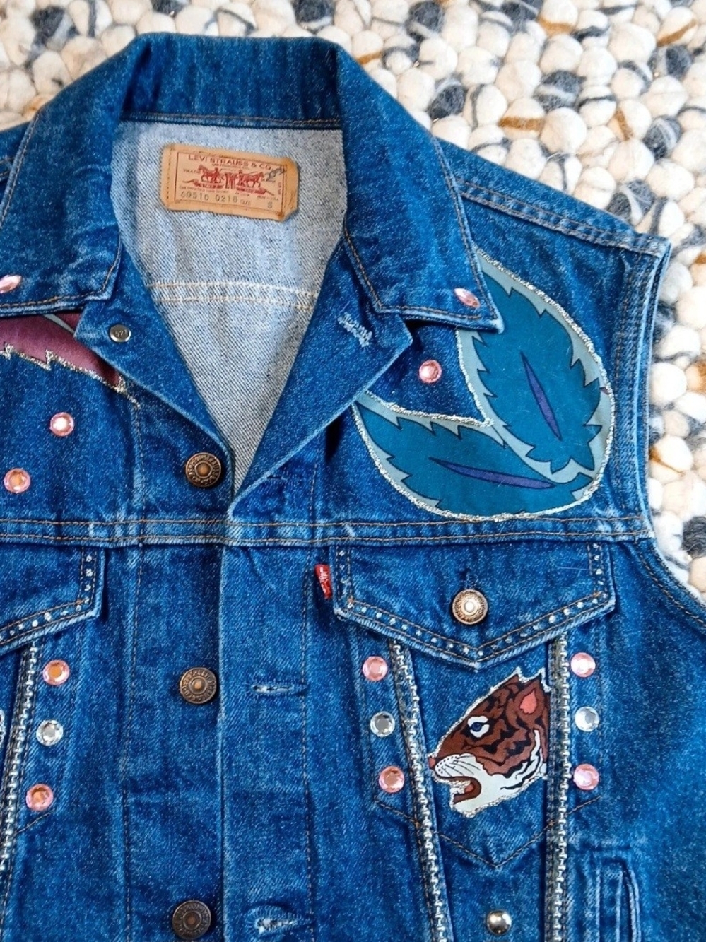 Vintage Levi's Hand-Painted Studded Denim Vest - Western Boho Art Size Small - Picture 3 of 8